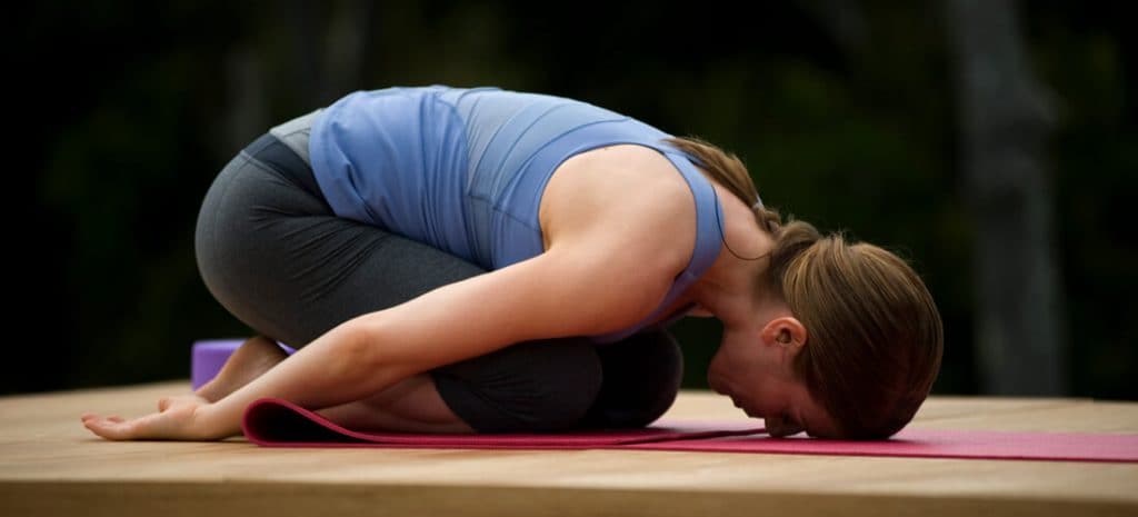 postura del niño, yoga