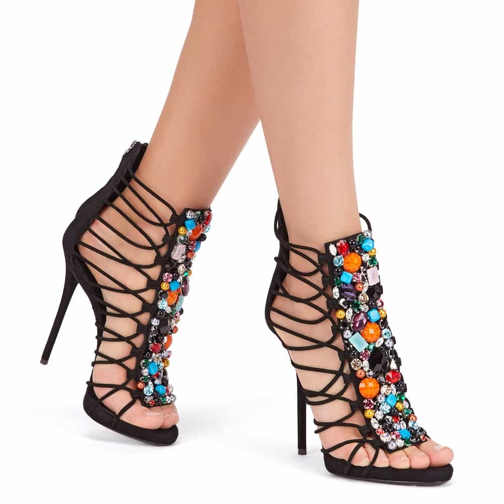 zapatos de tacón para mujeres bajitas