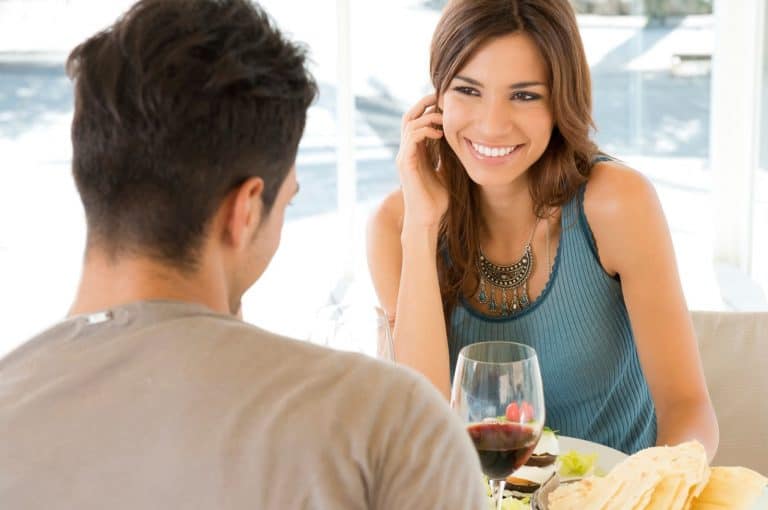 La importancia de saber conversar con una mujer