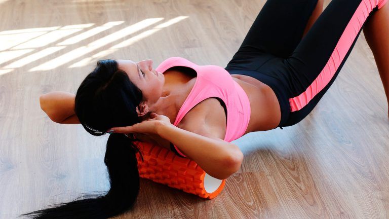 tonifica los musculos con el rodillo de espuma