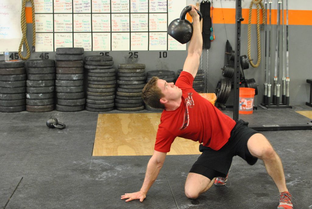 Levantamiento turco con Kettlebell