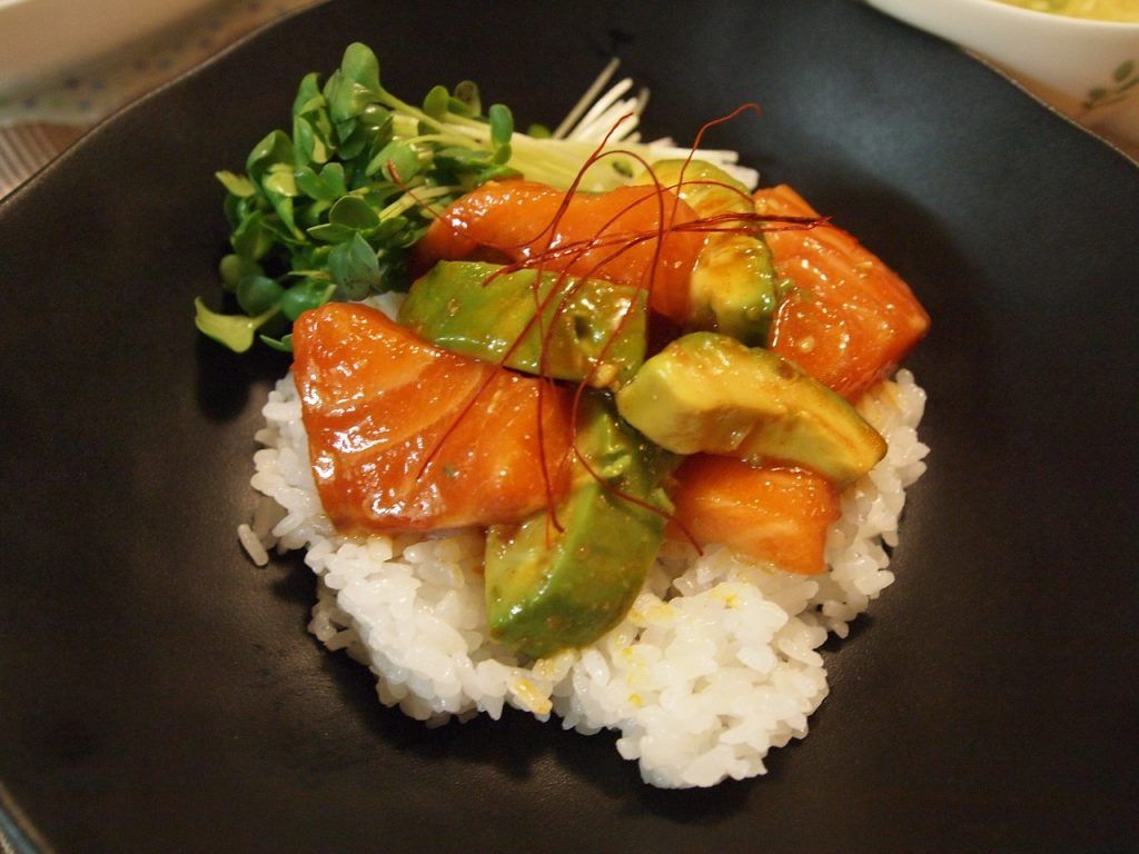 salmon y aguacate superalimentos