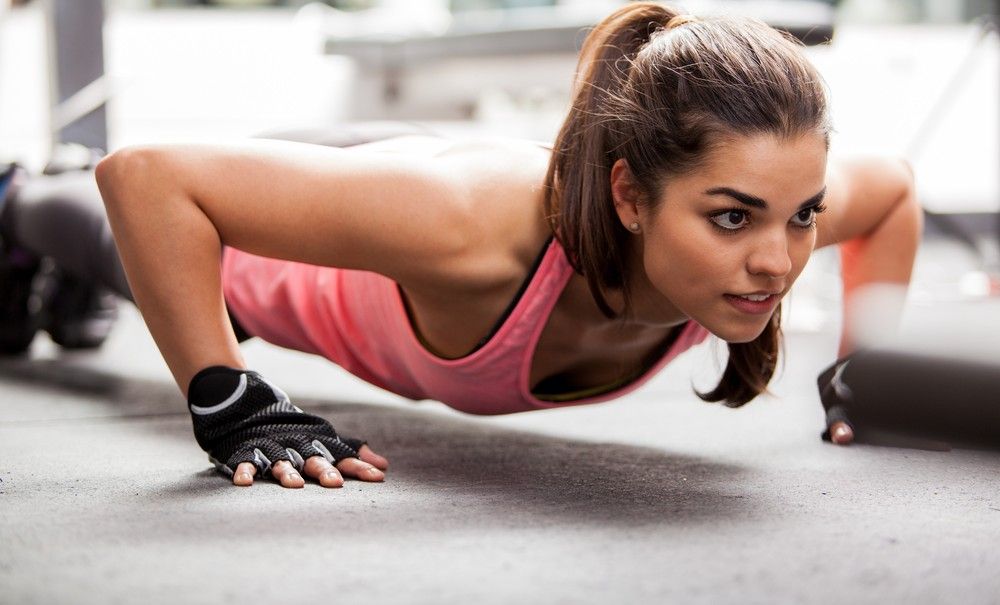 flexiones de pecho para tonificar los brazos