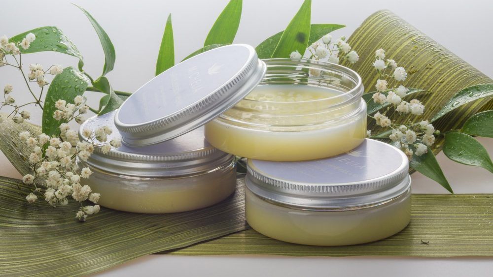 Tarros de crema natural para la cara