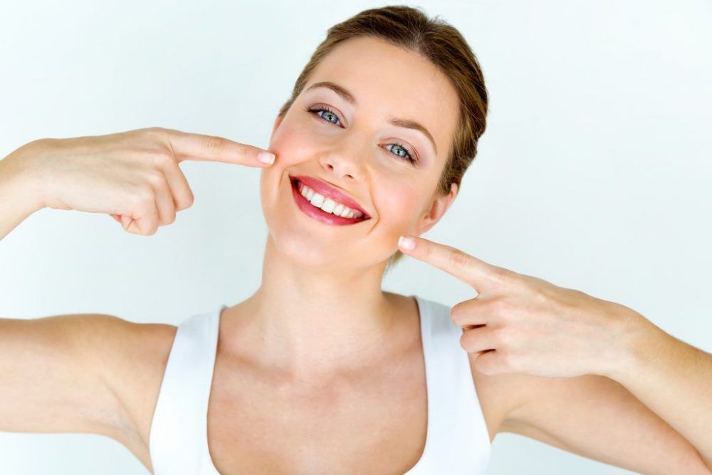 dientes blancos con cúrcuma y aceite de coco