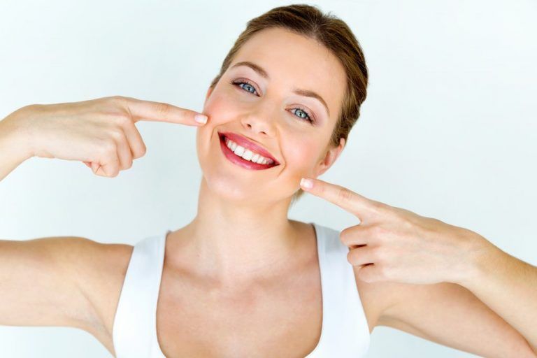 dientes blancos con cúrcuma y aceite de coco