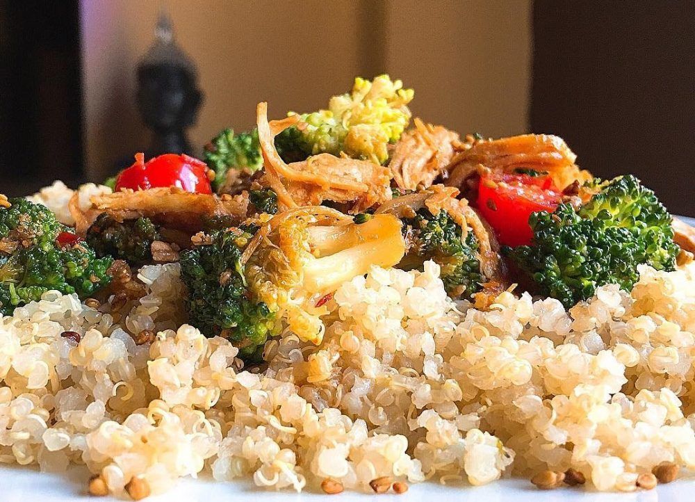 Cazuela de quinoa, pollo y brócoli con queso