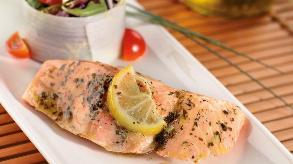 Salmón con limón y eneldo