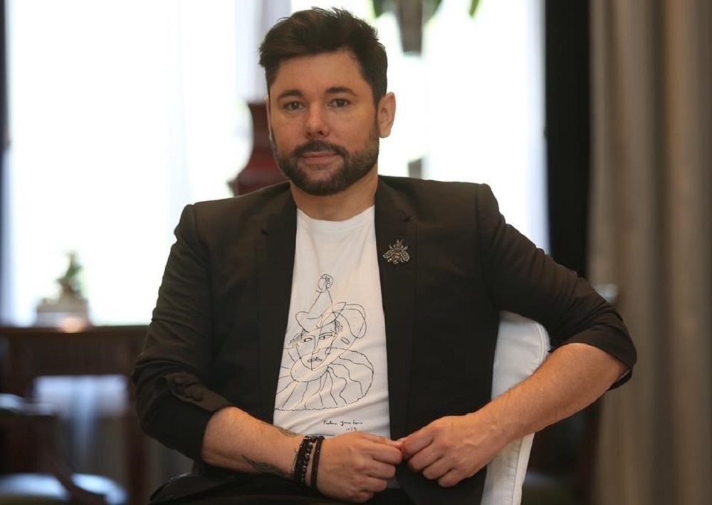 Miguel Poveda gay