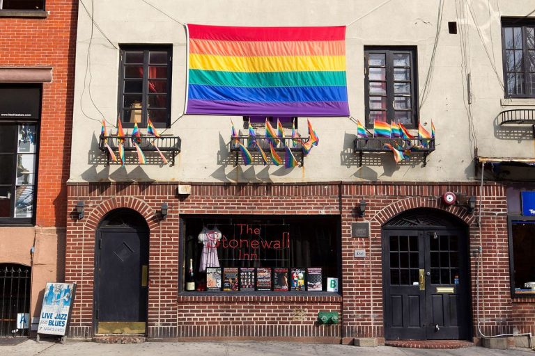 El Stonewall Inn, donde comenzó la historia del día del Orgullo Gay