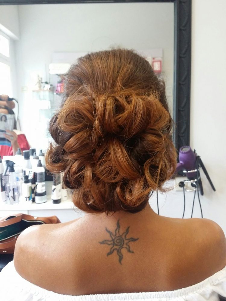 Moños despeinados como estilismo para novias