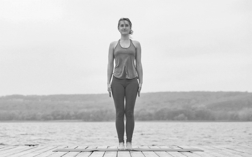 postura de yoga de la montaña