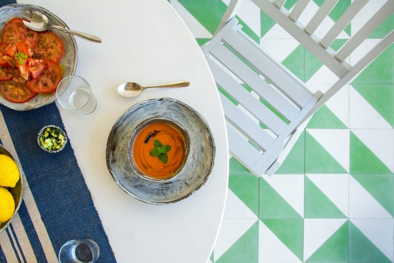 Recetas de gazpacho y salmorejo refrescantes para el verano