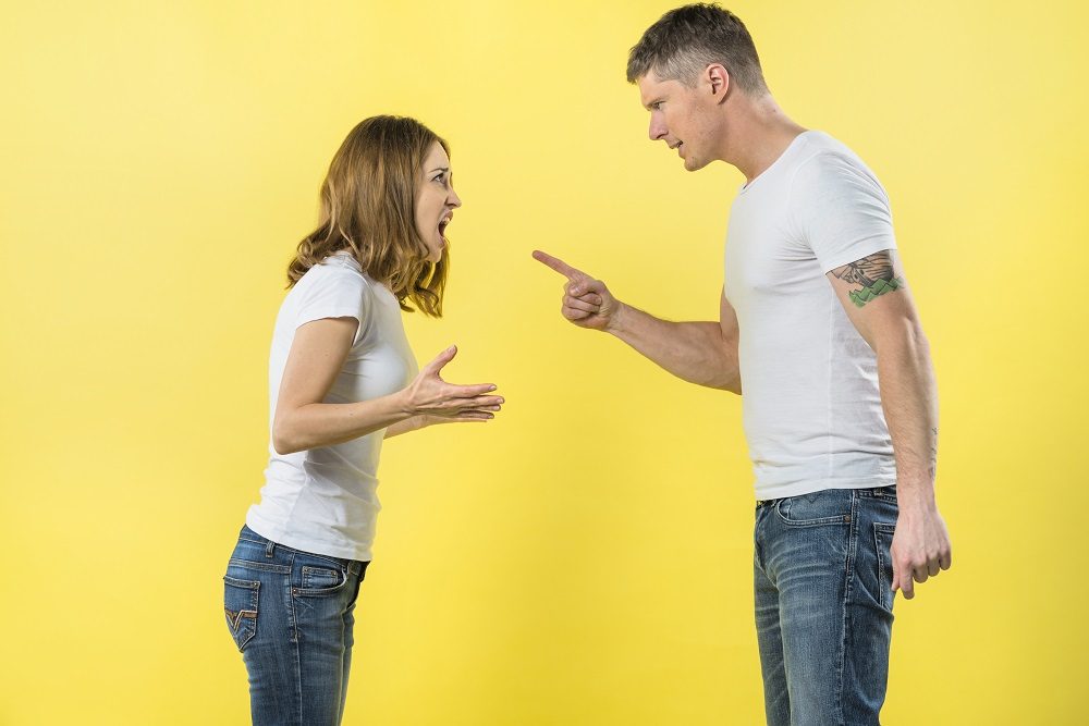 discusión con insultos y gritos
