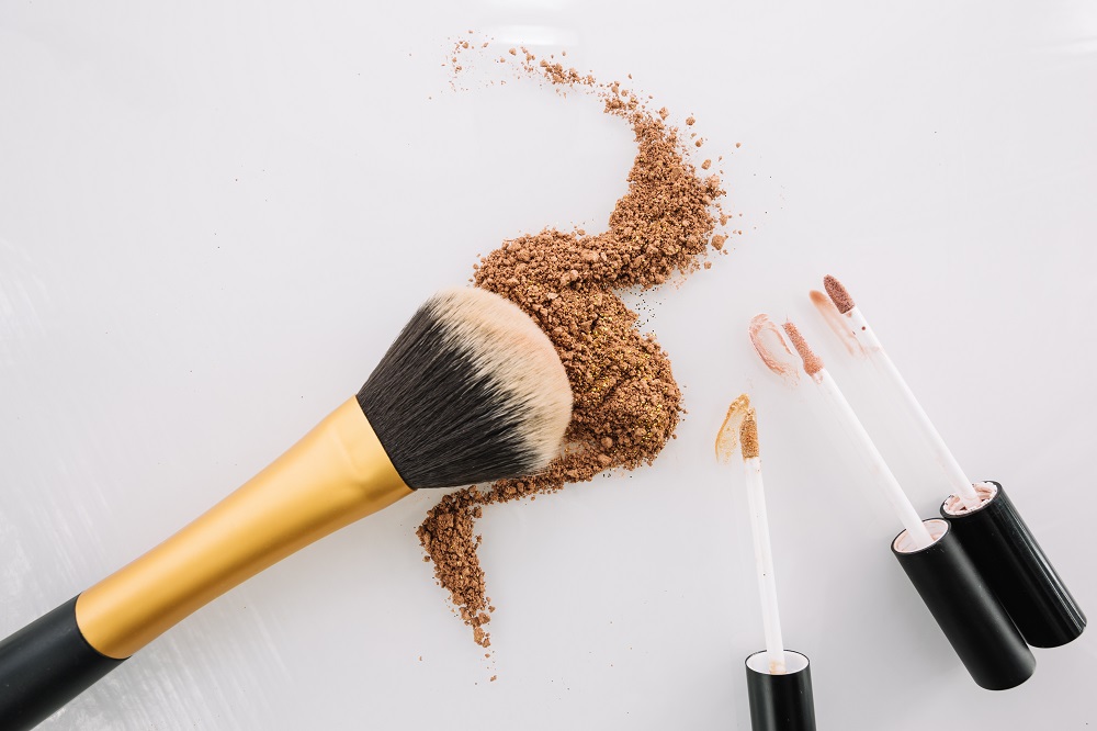 El corrector sirve para esconder imperfecciones de la piel