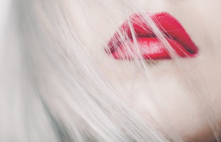 Labios rojos o labios naturales