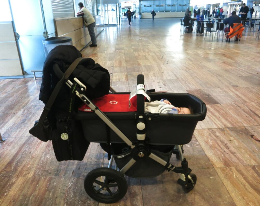 Viajar en avión con bebés