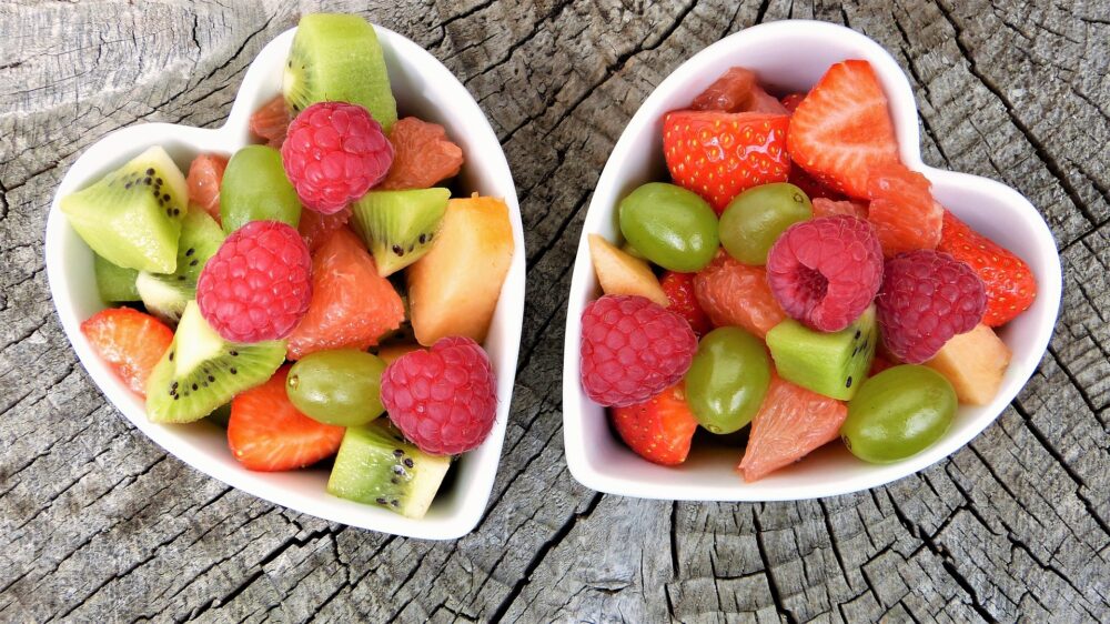 Ensalada de fruta y canónigos 