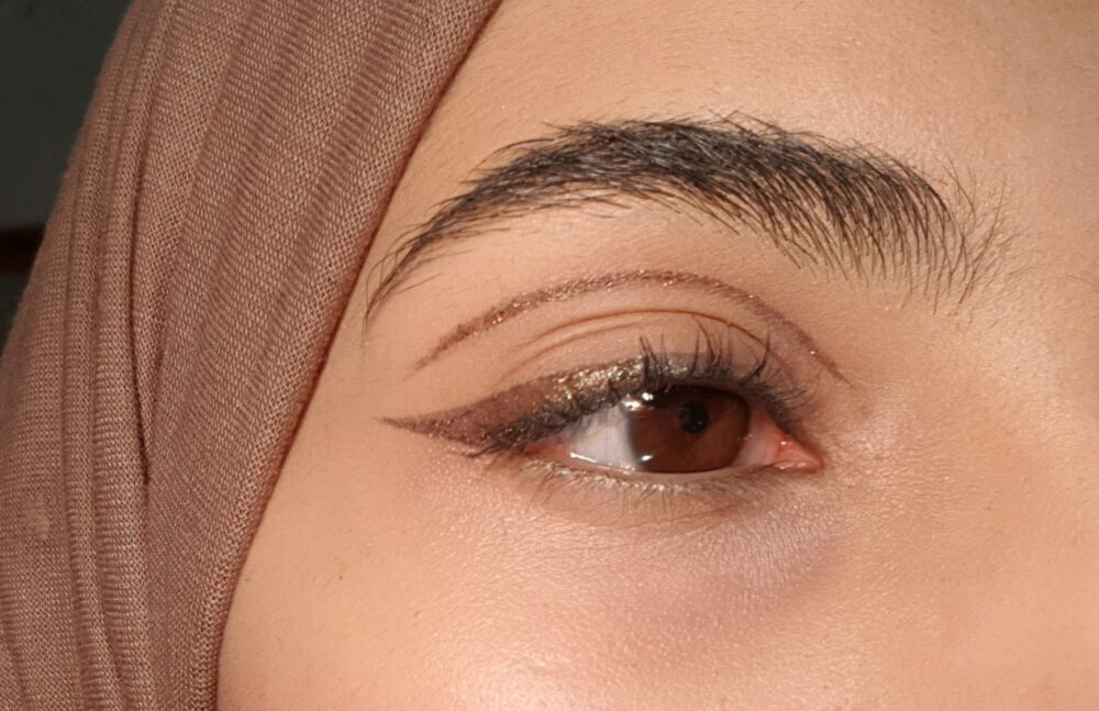 tips para conseguir una raya de ojo glitter perfecta