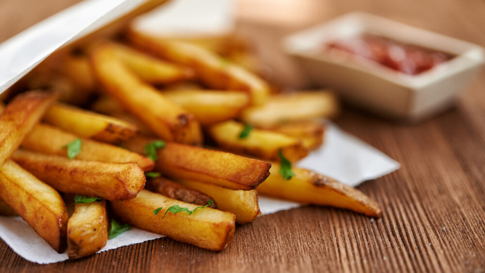 Hacer patatas fritas en el horno