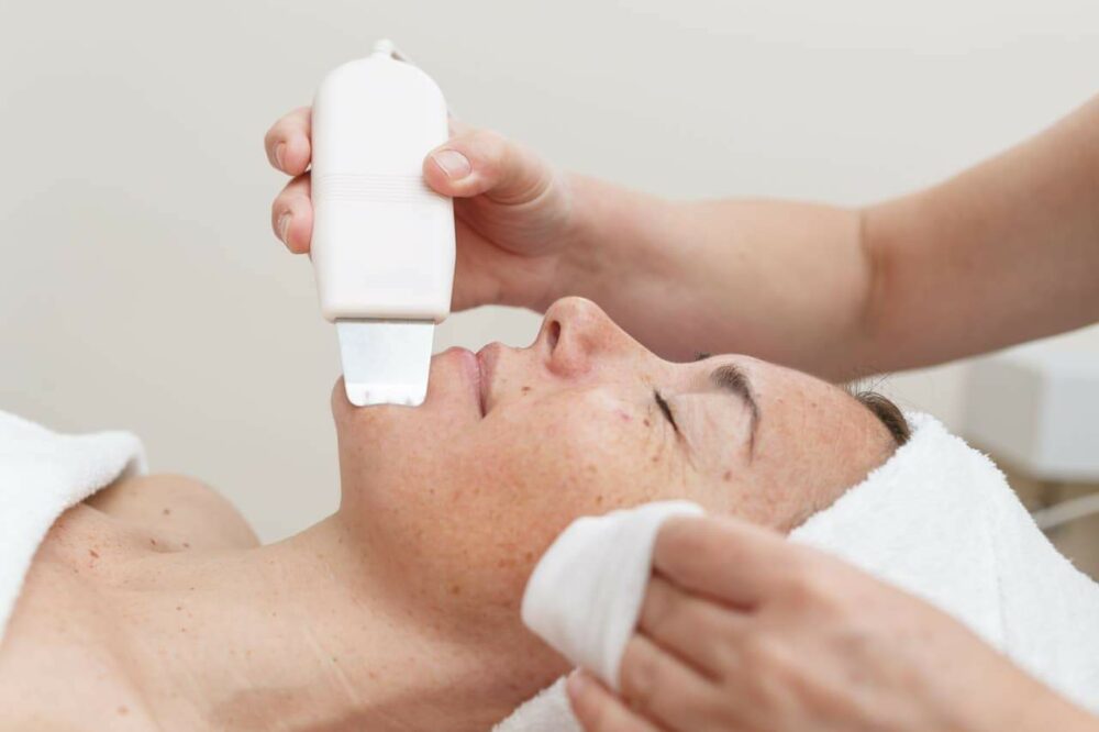 mejores tipos de masajeador facial - paleta ultrasonido