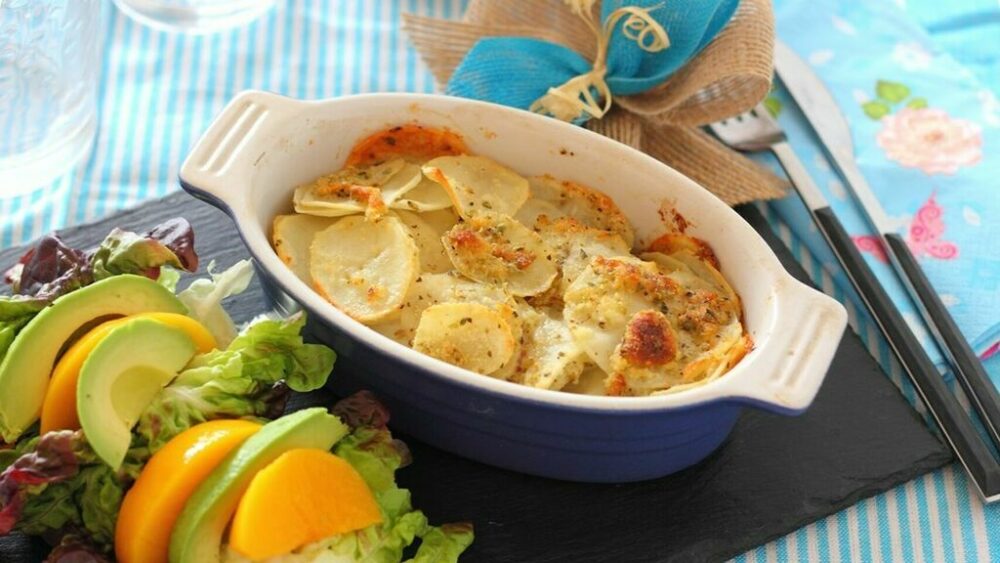 gratín de patatas, una de las recetas de cenas sin carne