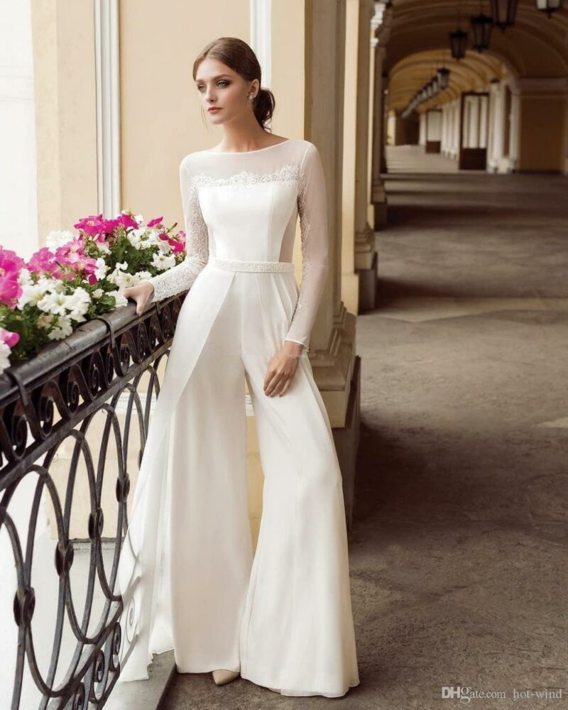 Looks con encaje también para novias