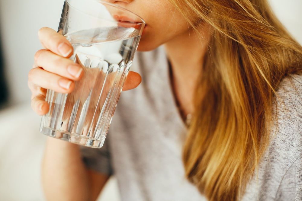 beber agua ayuda cuidado piel 40 años