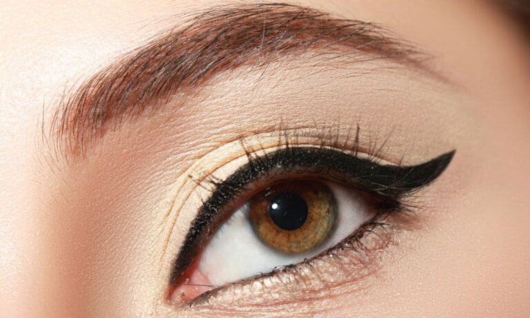 ojos grandes con eyeliner paso a paso
