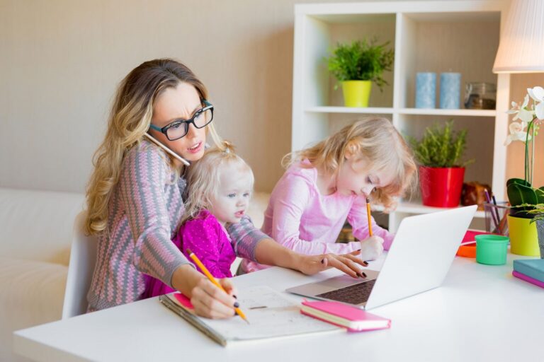 Teletrabajo y padres para conciliar vida laboral y familiar