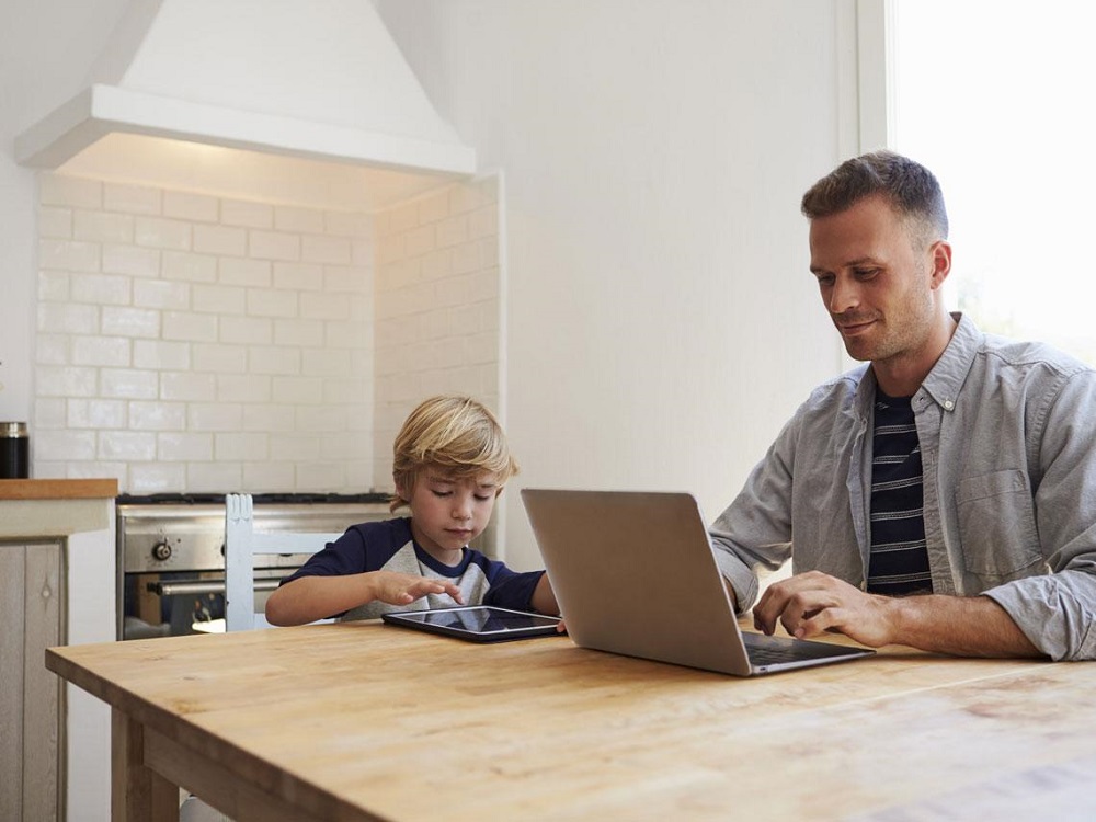Teletrabajo, beneficios para padres