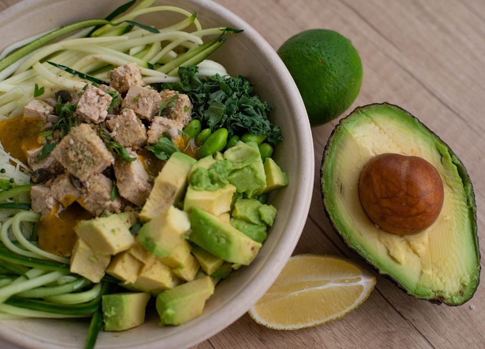 No olvides incluir aguacate en tu dieta para perder peso