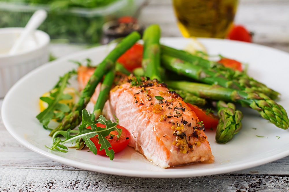 Recetas de cenas fáciles y rápidas: salmón con espárragos