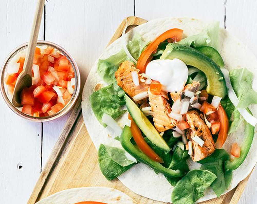 Tacos de salmón marinado
