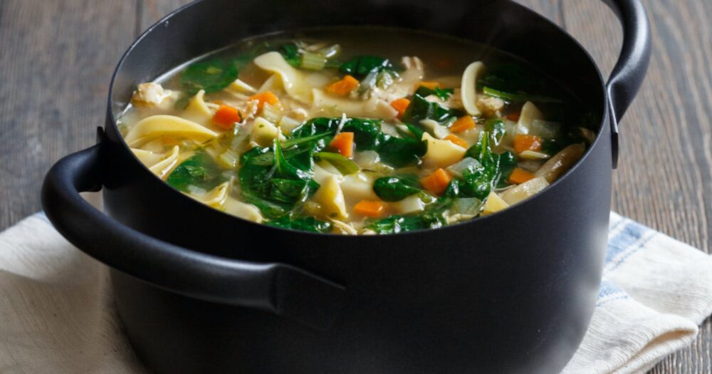 sopa de fideos y pollo, otra sencilla recetas de cremas y sopas