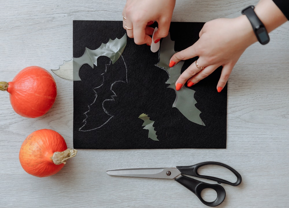 Las manualidades son ideales para preparar un Halloween con niños