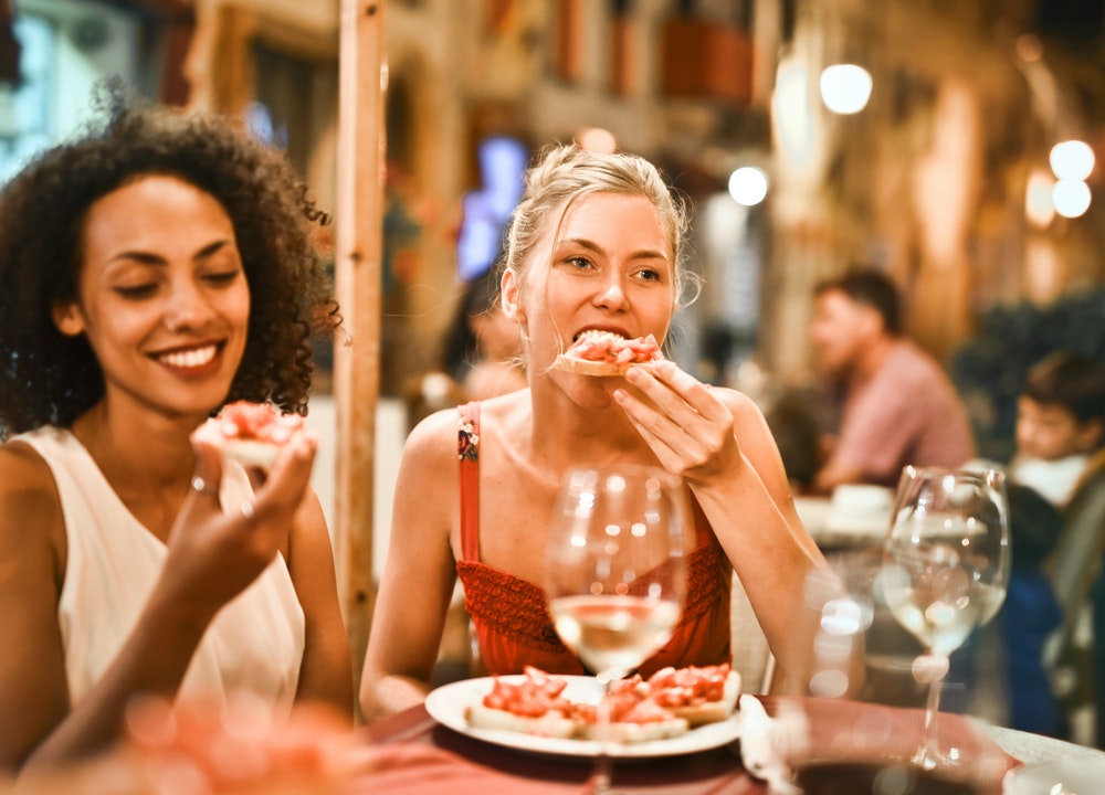 Una cena contundente podría ayudarte a prevenir una resaca considerable