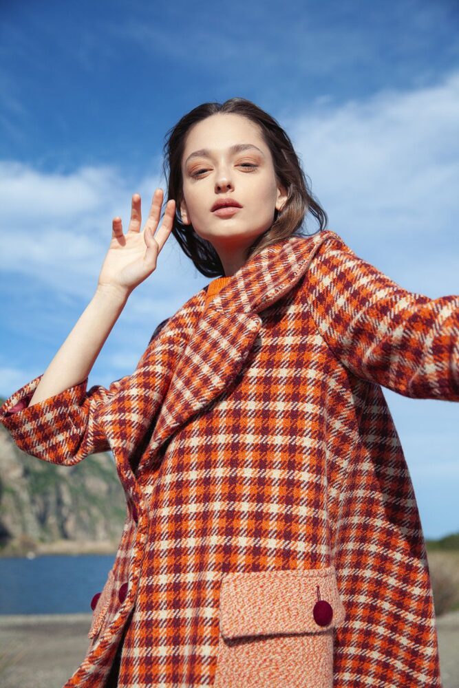 abrigo estampado, entre las mejores recomendaciones de abrigos para este invierno