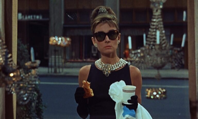 Esta pieza de Givenchy es uno de los vestidos icónicos en la historia del cine