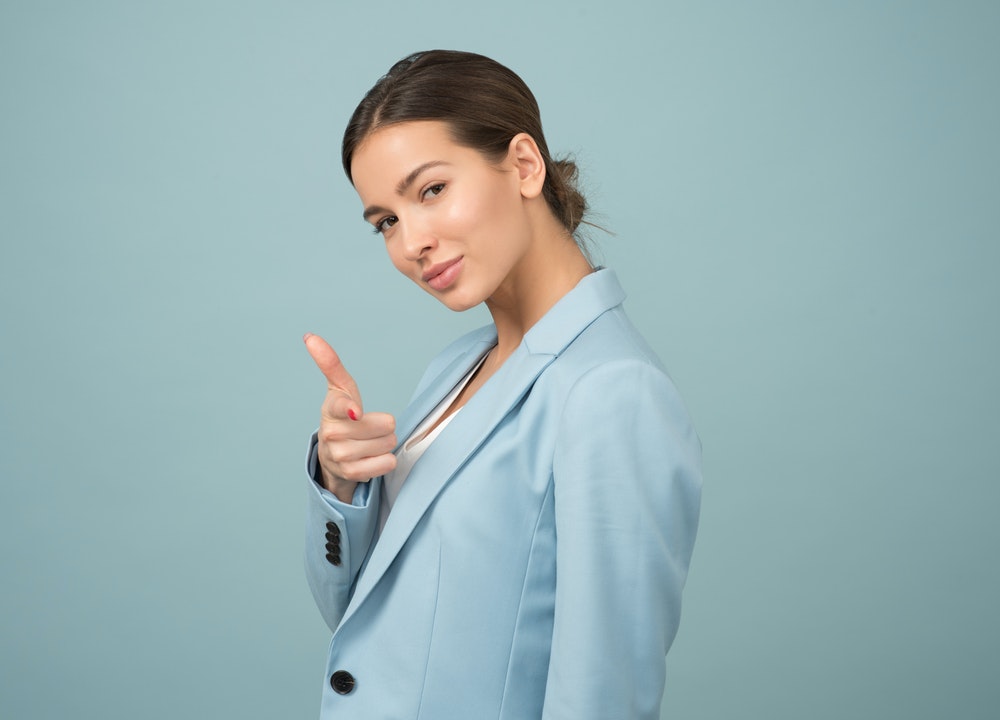 El traje como sinónimo de empoderamiento femenino es una pieza con mucha historia