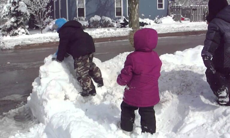 vestir a los niños para que disfruten de la nieve