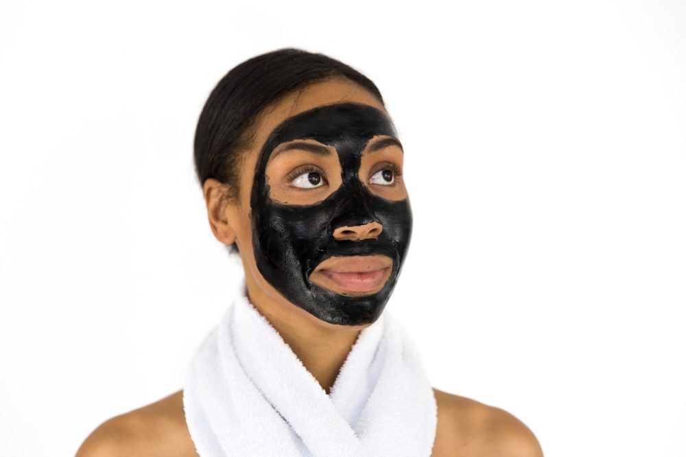 Es importante realizar un peeling o exfoliación de la cara