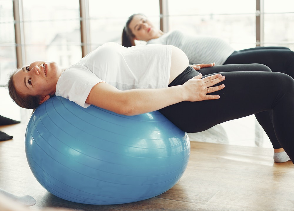 Puedes aliviar las piernas hinchadas en el embarazo haciendo ejercicio
