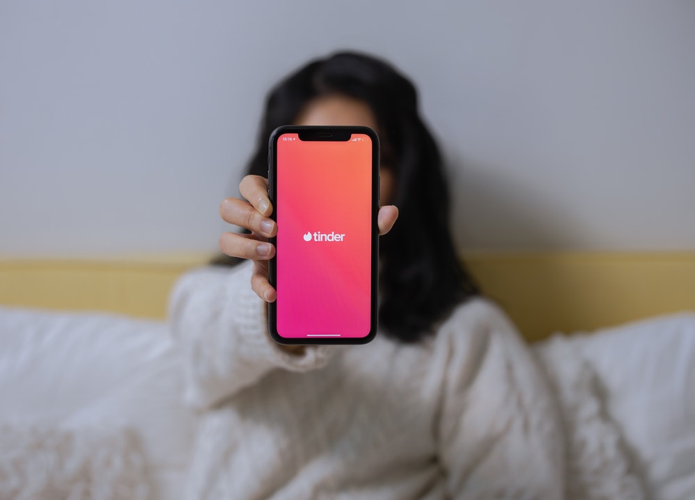 Si te preguntas cómo triunfar en Tinder, la popular app para conseguir pareja, toma nota de estos consejos