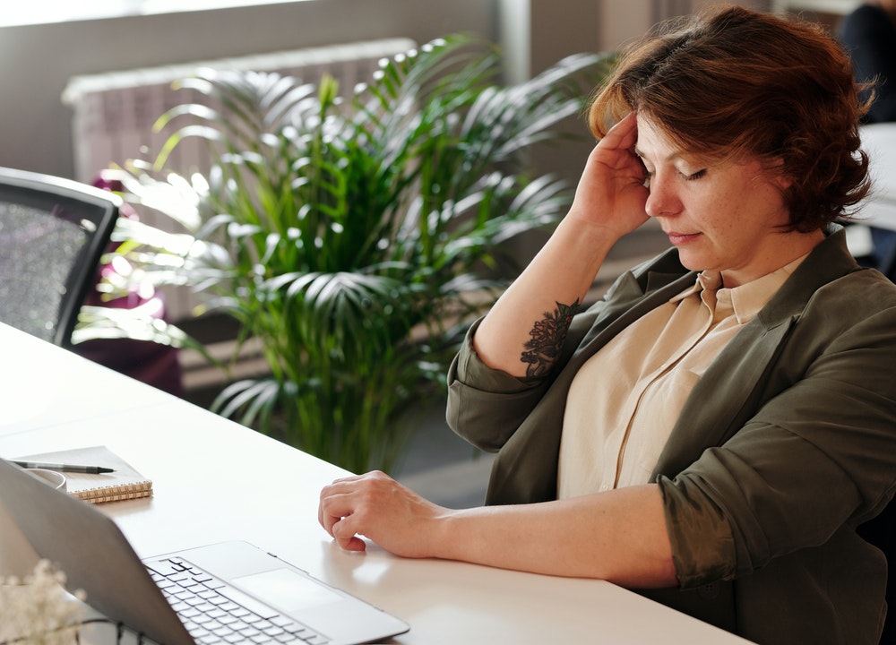 Los dolores de cabeza también son síntoma de menopausia a los 49