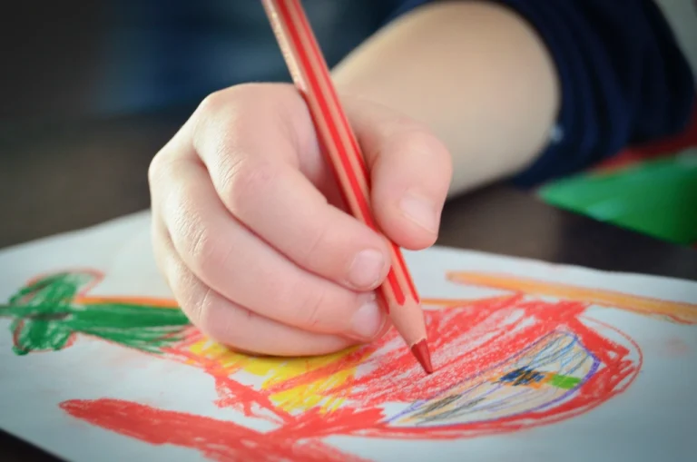 Free kid drawing doodles paper